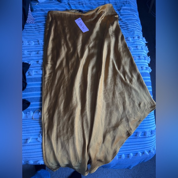 New Micas Asymmetric Hem Slit Button Deco Skirt size XL - Picture 6 of 6